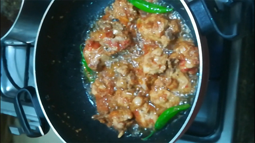 Chicken Shinwari Karahi main