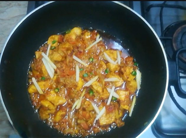 Khara Masala Chicken Karahi main